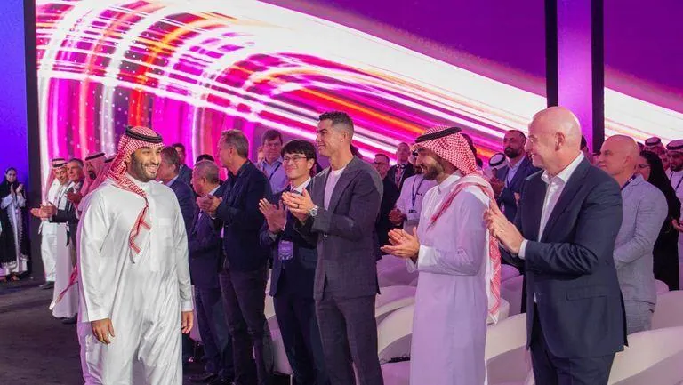 الأمير محمد بن سلمان ولي العهد السعودي رئيس مجلس الوزراء مع كريستيانو رونالدو